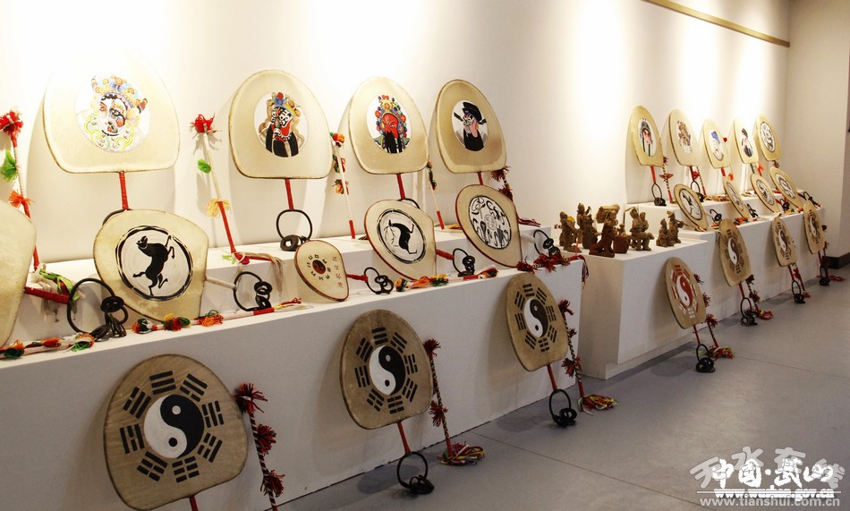 武山县四大组织领导参观文化创意产品展(图)